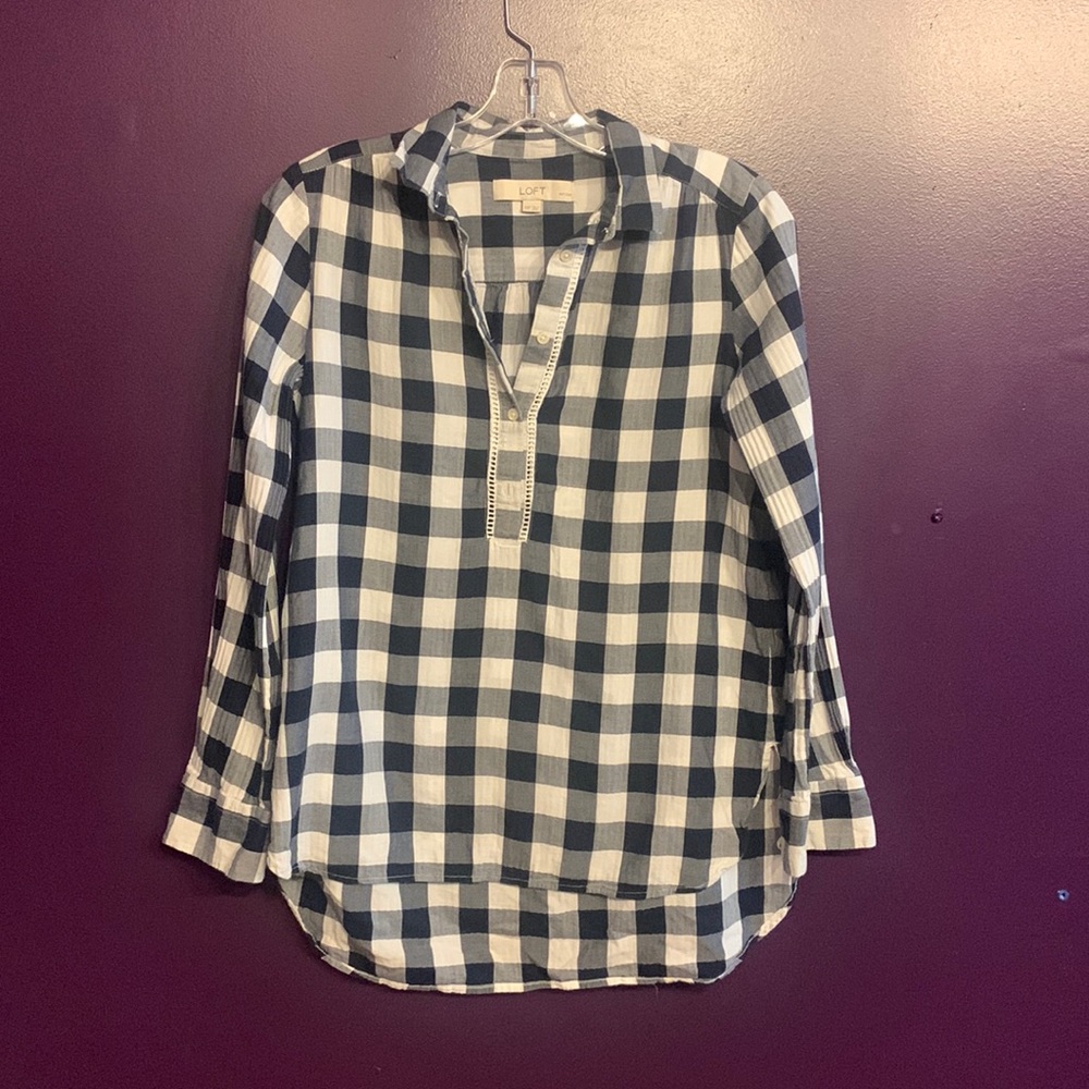 Woman’s Loft Petites shirt